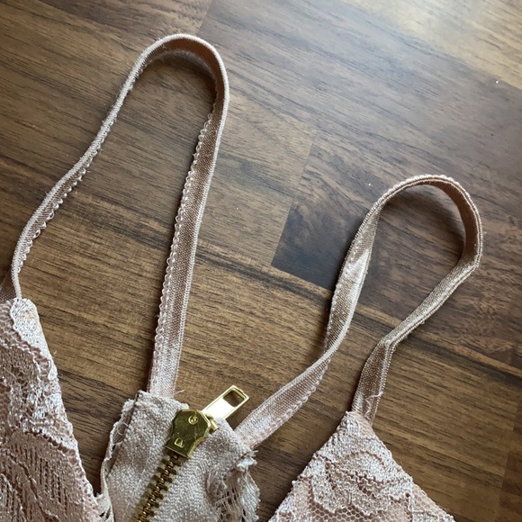 Emerald Sundae Short Glitter Lace V-Neck Dress - Picture 5 of 5